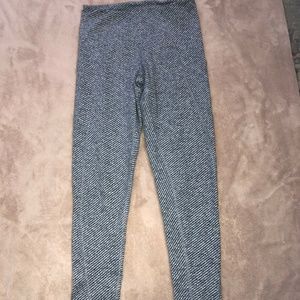 🤍LIGHT GRAY PATTERNED LEGGINGS WITH POCKETS🤍